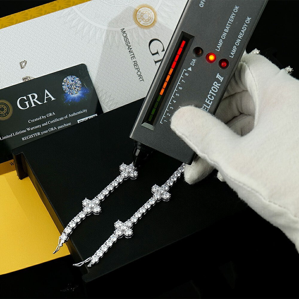 Luxuriöses Moissanite Clover Armband, wasserfest und diamantgetestet