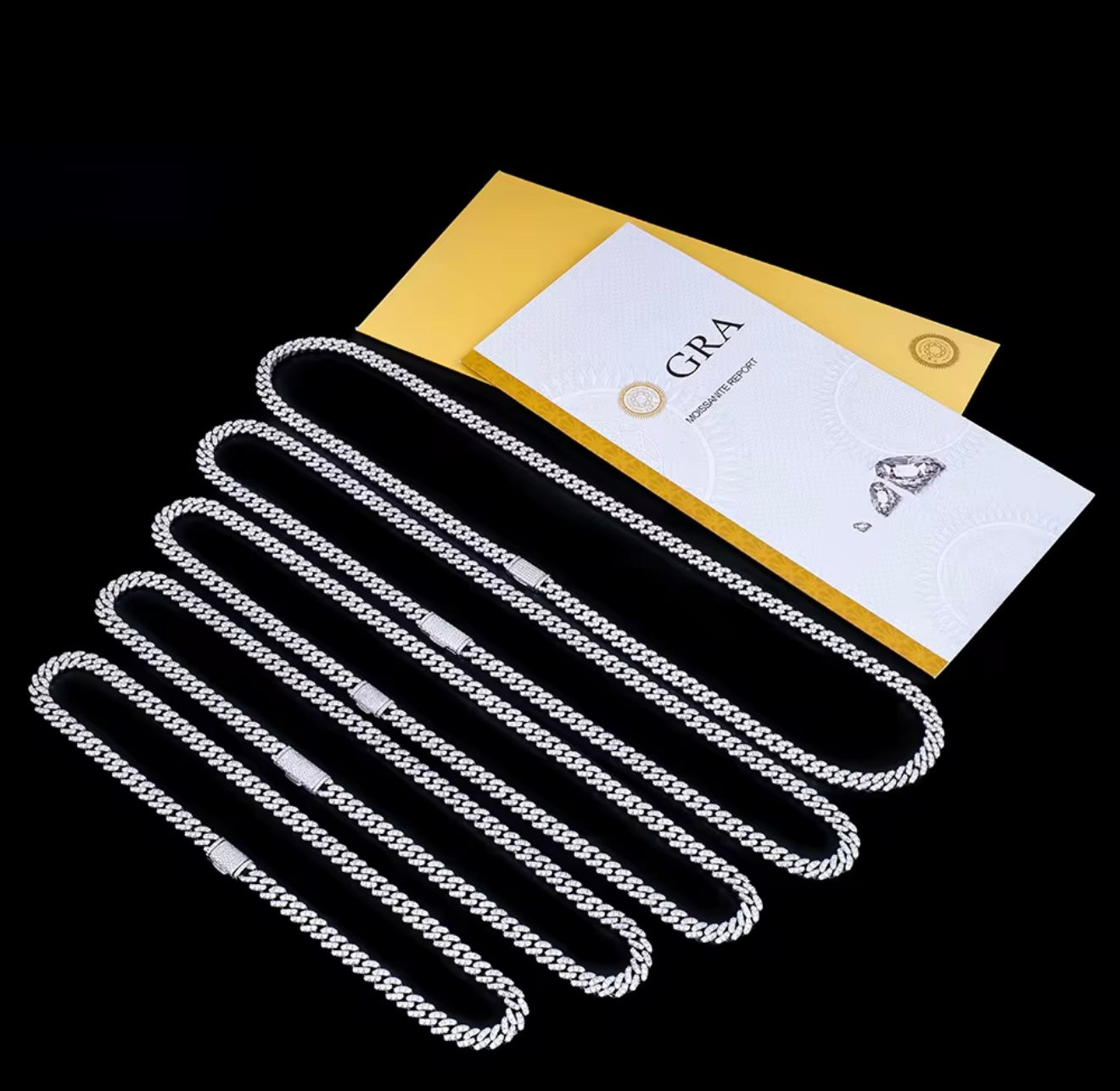 NOBEL Moissanite Cuban Chain Studioaufnahme