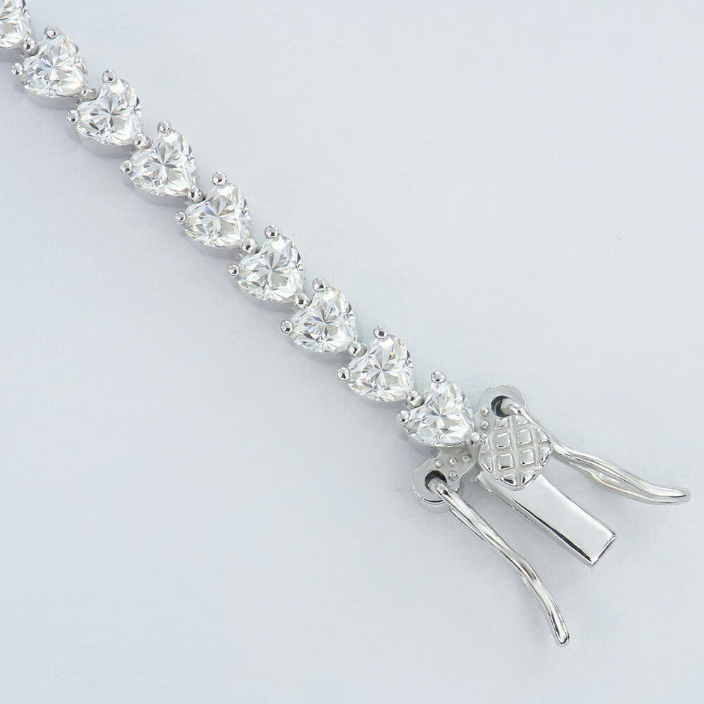 Love Armband mit echten Moissanite-Steinen – hypoallergen & langlebig