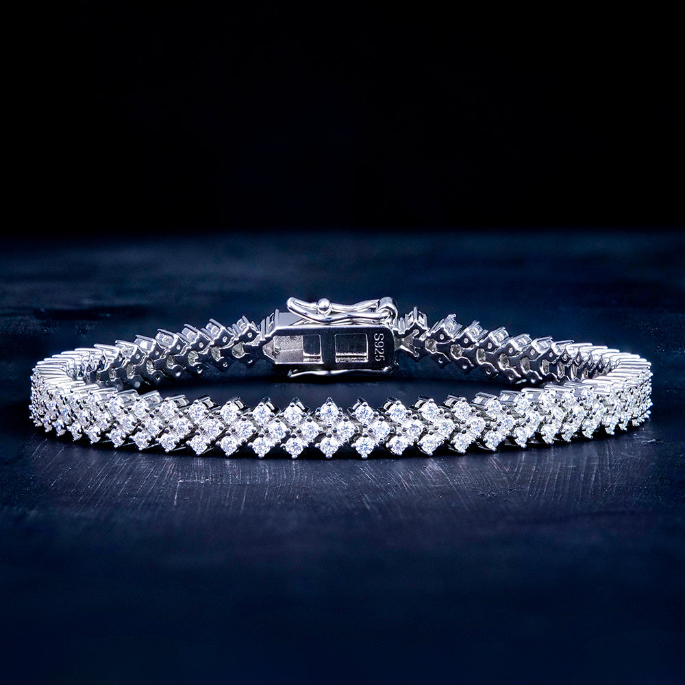 NOBEL Snake Armband aus massivem 925 Sterling Silber mit langlebiger Rhodium-Beschichtung, elegante Studioaufnahme der flexiblen Snake-Struktur.